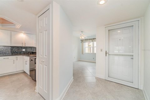 Купить кондоминиум в Кейп-Корал, Флорида 6 комнат, 140.65м2, № 1631124 - фото 9