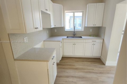 Casa en venta en North Miami, Florida, 2 dormitorios, 94.67 m2 № 1988760 - foto 7