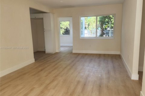 Casa en venta en North Miami, Florida, 2 dormitorios, 94.67 m2 № 1988760 - foto 4