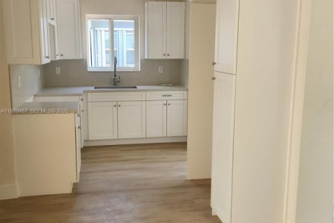 Casa en venta en North Miami, Florida, 2 dormitorios, 94.67 m2 № 1988760 - foto 5