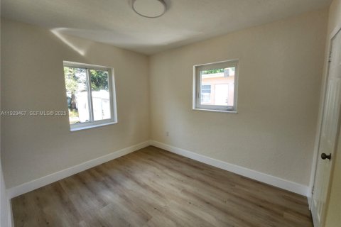 Casa en venta en North Miami, Florida, 2 dormitorios, 94.67 m2 № 1988760 - foto 12