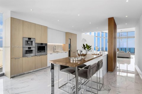 Condominio en venta en Sunny Isles Beach, Florida, 3 dormitorios, 286.14 m2 № 2008502 - foto 16