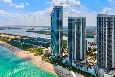 Condominio en venta en Sunny Isles Beach, Florida, 3 dormitorios, 286.14 m2 № 2008502 - foto 24