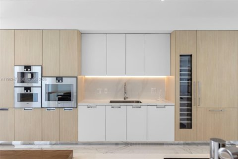 Condominio en venta en Sunny Isles Beach, Florida, 3 dormitorios, 286.14 m2 № 2008502 - foto 18