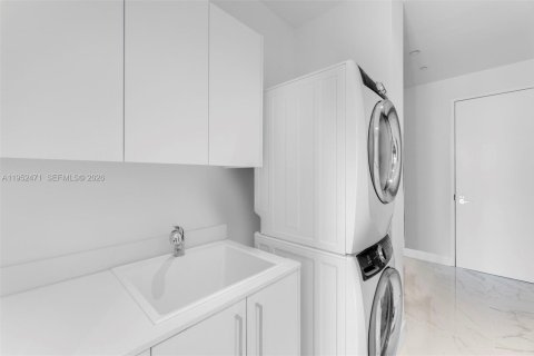 Condominio en venta en Sunny Isles Beach, Florida, 3 dormitorios, 286.14 m2 № 2008502 - foto 22