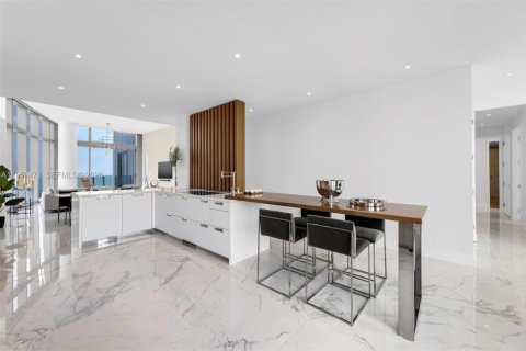 Condominio en venta en Sunny Isles Beach, Florida, 3 dormitorios, 286.14 m2 № 2008502 - foto 17