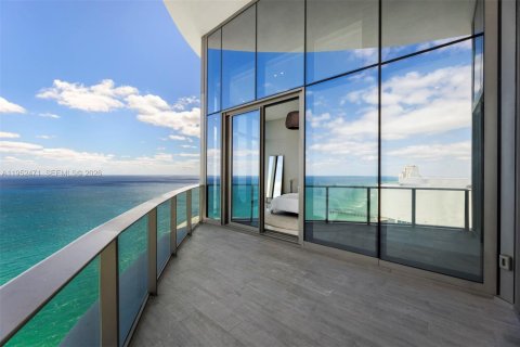 Condominio en venta en Sunny Isles Beach, Florida, 3 dormitorios, 286.14 m2 № 2008502 - foto 5