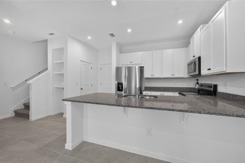 Townhouse in Orlando, Florida 4 bedrooms, 155.89 sq.m. № 2279980 - photo 6