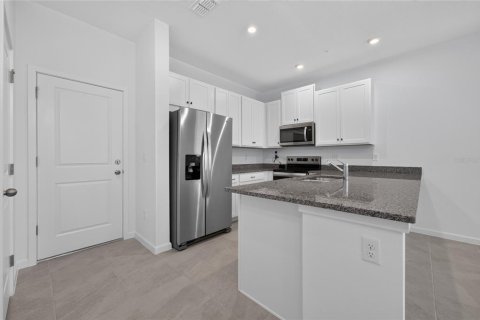 Townhouse in Orlando, Florida 4 bedrooms, 155.89 sq.m. № 2279980 - photo 7