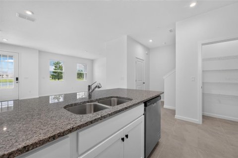 Townhouse in Orlando, Florida 4 bedrooms, 155.89 sq.m. № 2279980 - photo 9