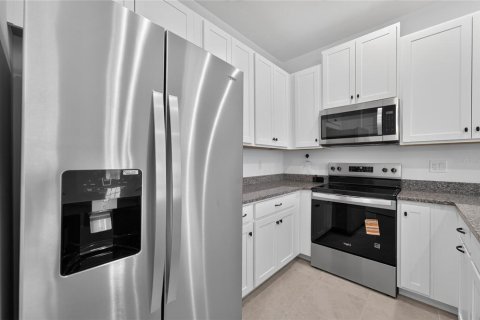 Townhouse in Orlando, Florida 4 bedrooms, 155.89 sq.m. № 2279980 - photo 8