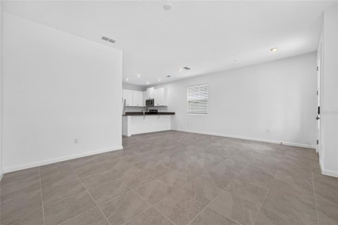 Townhouse in Orlando, Florida 4 bedrooms, 155.89 sq.m. № 2279980 - photo 4