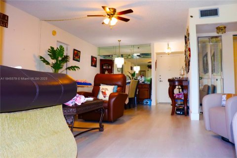Condominio en venta en Pembroke Pines, Florida, 2 dormitorios, 102.19 m2 № 1842670 - foto 17