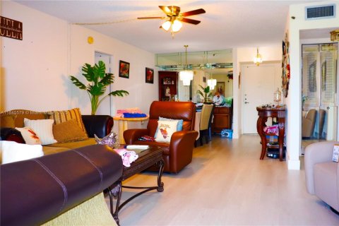 Condominio en venta en Pembroke Pines, Florida, 2 dormitorios, 102.19 m2 № 1842670 - foto 19