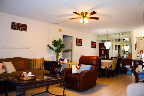 Condominio en venta en Pembroke Pines, Florida, 2 dormitorios, 102.19 m2 № 1842670 - foto 7