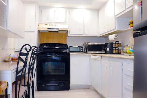 Condominio en venta en Pembroke Pines, Florida, 2 dormitorios, 102.19 m2 № 1842670 - foto 21