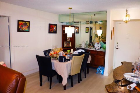 Condominio en venta en Pembroke Pines, Florida, 2 dormitorios, 102.19 m2 № 1842670 - foto 12