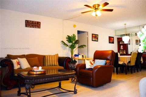 Condominio en venta en Pembroke Pines, Florida, 2 dormitorios, 102.19 m2 № 1842670 - foto 6
