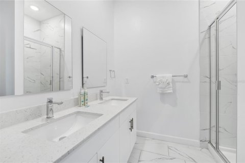 Townhouse in Davenport, Florida 4 bedrooms, 155.24 sq.m. № 2213889 - photo 9