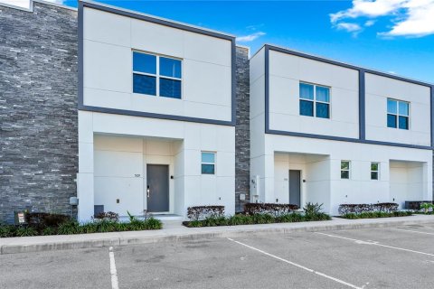 Townhouse in Davenport, Florida 4 bedrooms, 155.24 sq.m. № 2213889