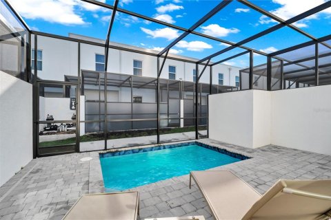 Townhouse in Davenport, Florida 4 bedrooms, 155.24 sq.m. № 2213889 - photo 2