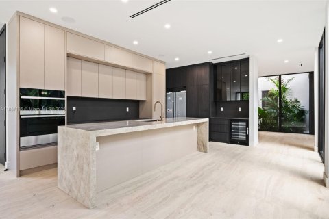 Купить виллу или дом в Майами, Флорида 4 спальни, 390.19м2, № 2017222 - фото 10