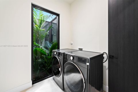 Купить виллу или дом в Майами, Флорида 4 спальни, 390.19м2, № 2017222 - фото 30