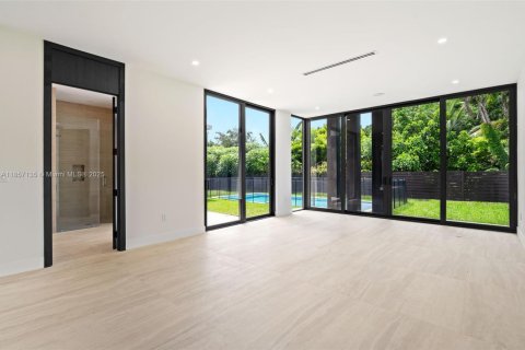Купить виллу или дом в Майами, Флорида 4 спальни, 390.19м2, № 2017222 - фото 11