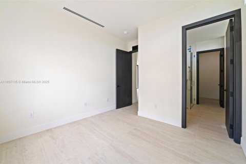 Купить виллу или дом в Майами, Флорида 4 спальни, 390.19м2, № 2017222 - фото 25