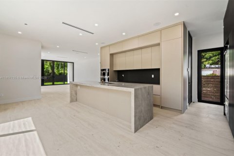 Купить виллу или дом в Майами, Флорида 4 спальни, 390.19м2, № 2017222 - фото 8