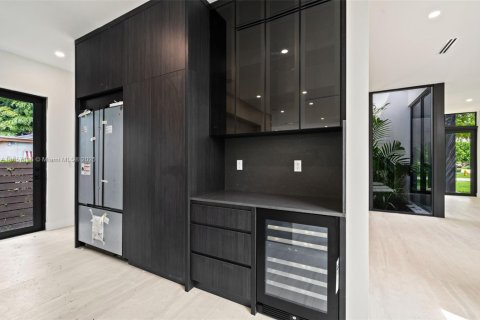 Купить виллу или дом в Майами, Флорида 4 спальни, 390.19м2, № 2017222 - фото 9