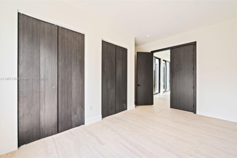 Купить виллу или дом в Майами, Флорида 4 спальни, 390.19м2, № 2017222 - фото 23