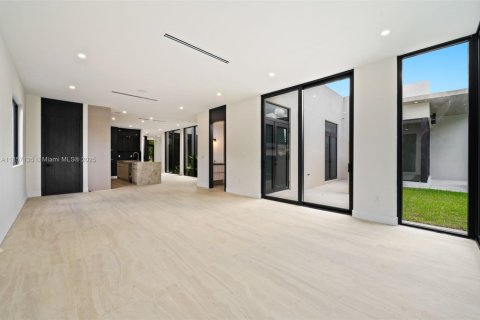 Купить виллу или дом в Майами, Флорида 4 спальни, 390.19м2, № 2017222 - фото 13