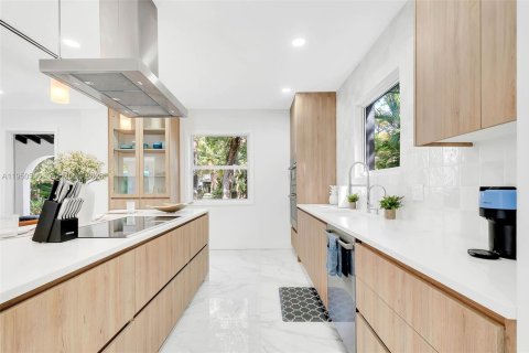 Купить виллу или дом в Майами, Флорида 4 спальни, 228.73м2, № 2006820 - фото 7