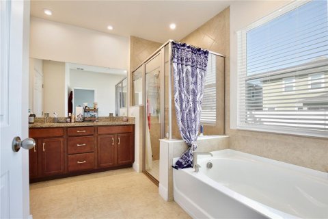 Casa en venta en Kissimmee, Florida, 4 dormitorios, 212 m2 № 1919735 - foto 16