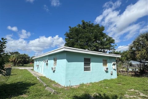 Купить коммерческую недвижимость в Делрей-Бич, Флорида 111.48м2, № 1955646 - фото 6