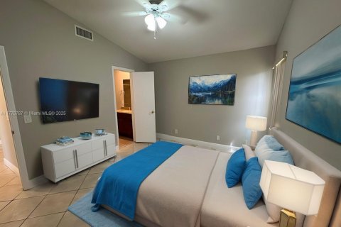 Touwnhouse à vendre à Hialeah, Floride: 2 chambres, 92.07 m2 № 1931368 - photo 9