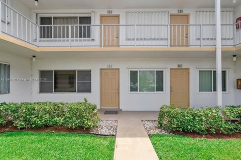 Condo in Lake Worth, Florida, 1 bedroom  № 1842723 - photo 18