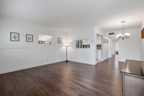 Condo in Lake Worth, Florida, 1 bedroom  № 1842723 - photo 11