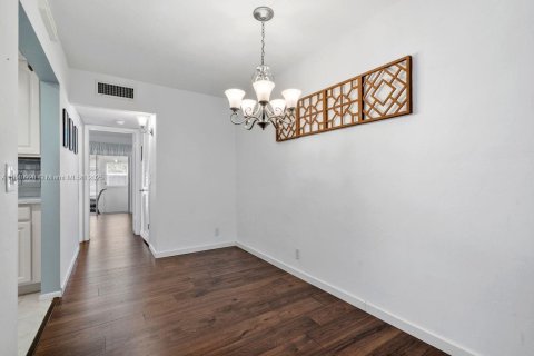 Condo in Lake Worth, Florida, 1 bedroom  № 1842723 - photo 15