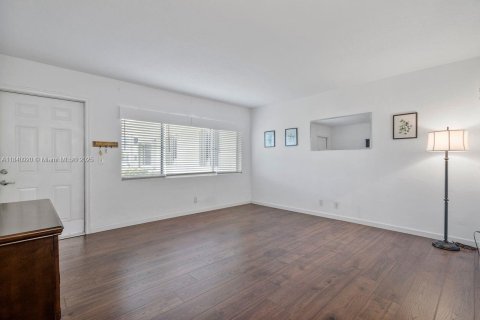 Condo in Lake Worth, Florida, 1 bedroom  № 1842723 - photo 12
