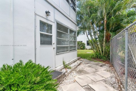 Condo in Lake Worth, Florida, 1 bedroom  № 1842723 - photo 25