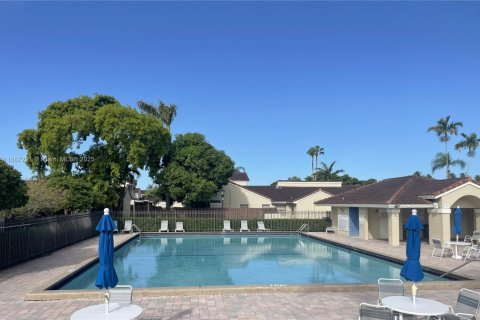 Villa ou maison à vendre à Hialeah, Floride: 2 chambres, 92.07 m2 № 1948476 - photo 3
