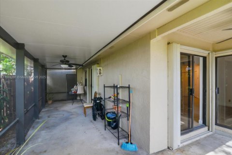 Villa ou maison à vendre à Hialeah, Floride: 2 chambres, 92.07 m2 № 1948476 - photo 25