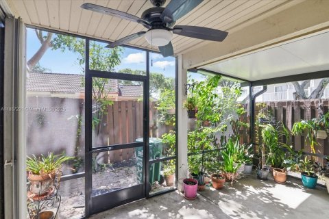 Villa ou maison à vendre à Hialeah, Floride: 2 chambres, 92.07 m2 № 1948476 - photo 23