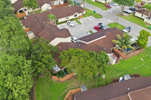 Villa ou maison à vendre à Hialeah, Floride: 2 chambres, 92.07 m2 № 1948476 - photo 30