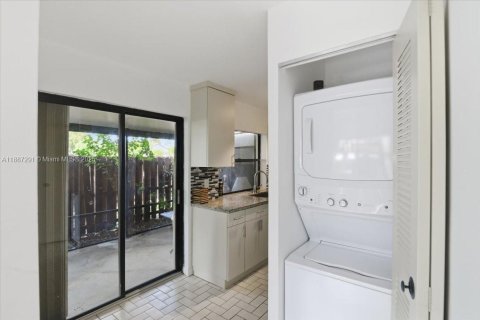 Villa ou maison à vendre à Hialeah, Floride: 2 chambres, 92.07 m2 № 1948476 - photo 19