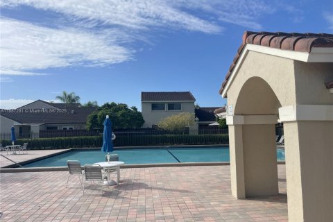 Villa ou maison à vendre à Hialeah, Floride: 2 chambres, 92.07 m2 № 1948476 - photo 2