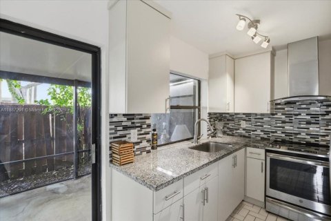 Villa ou maison à vendre à Hialeah, Floride: 2 chambres, 92.07 m2 № 1948476 - photo 21