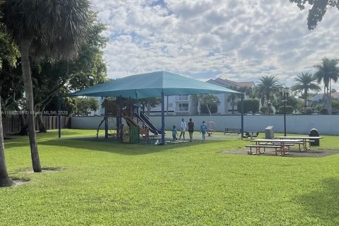 Villa ou maison à vendre à Hialeah, Floride: 2 chambres, 92.07 m2 № 1948476 - photo 4